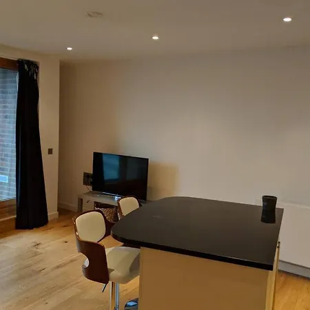 City Centre Apartment, 2Min From Train Station Διαμέρισμα