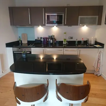 City Centre Apartment, 2Min From Train Station Apartment *